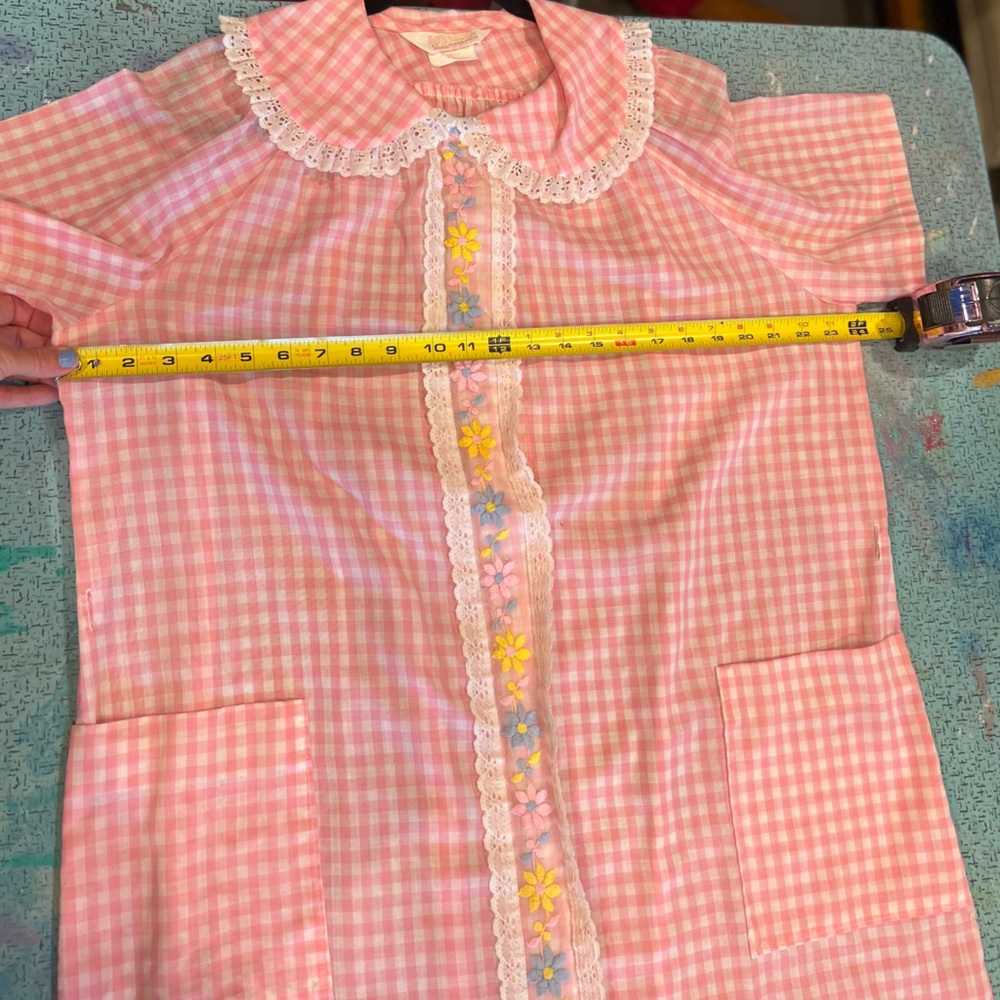 Cutest Vintage Pink Gingham Flower Robe - Picture 15 of 16